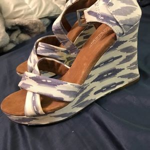 Brand NWOT! Toms wedge sandals sz 71/2